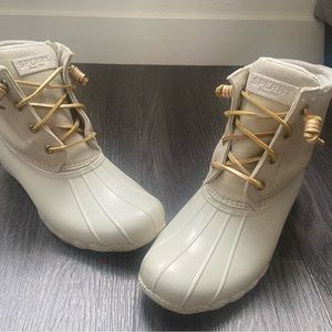 Sperry Womens Boots size 8